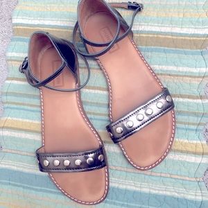 Hunter metallic sandals